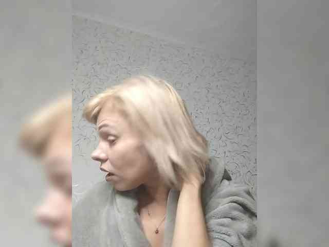 JulieSilver webcam