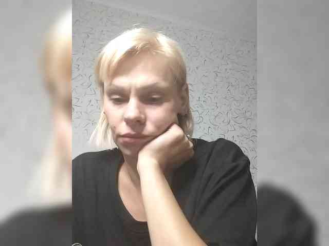 JulieSilver webcam
