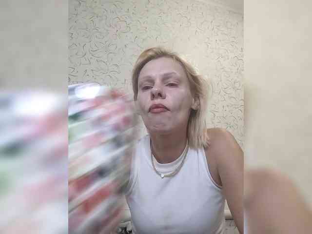 JulieSilver webcam