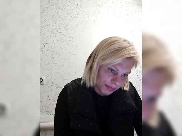 JulieSilver webcam