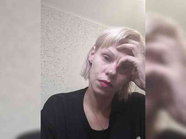 JulieSilver webcam