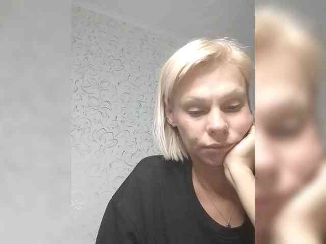 JulieSilver webcam