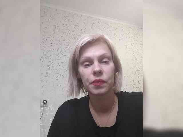 JulieSilver webcam