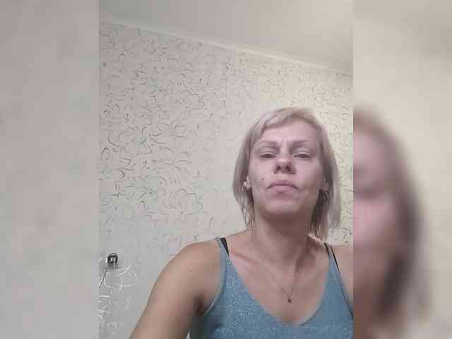 JulieSilver webcam