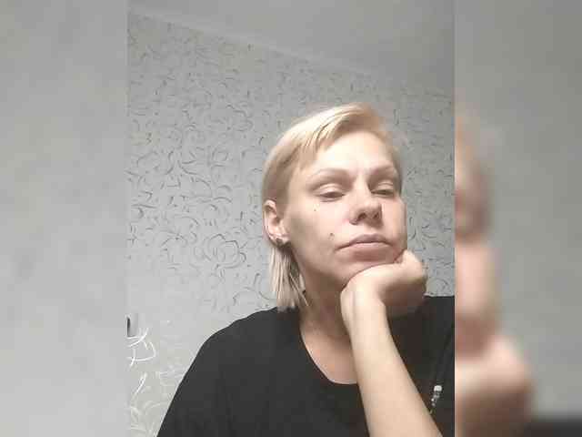 JulieSilver webcam