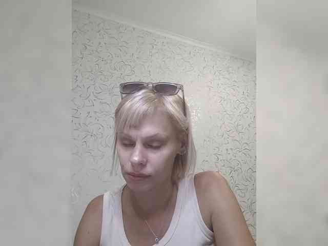 JulieSilver webcam