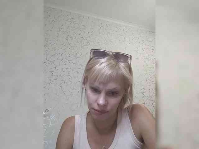 JulieSilver webcam