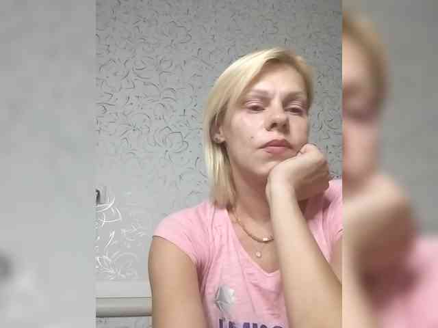 JulieSilver webcam