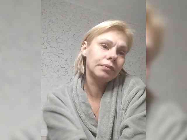 JulieSilver webcam