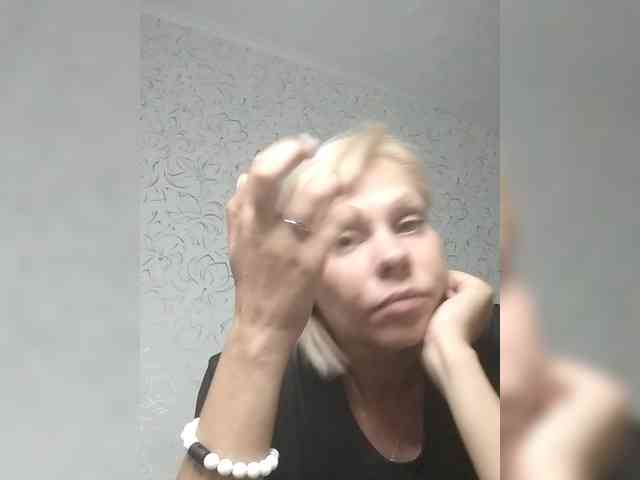 JulieSilver webcam