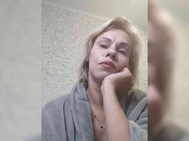 JulieSilver webcam