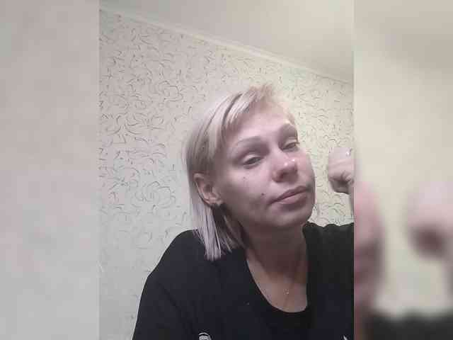 JulieSilver webcam