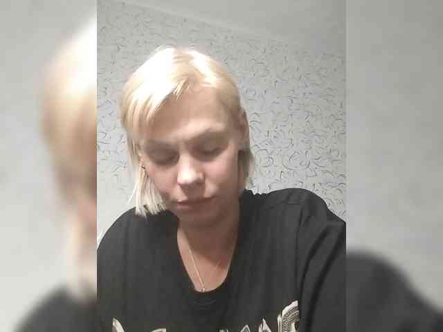 JulieSilver webcam
