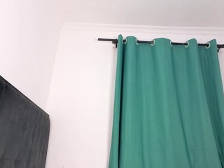 Pretty-Titties's Live Webcam