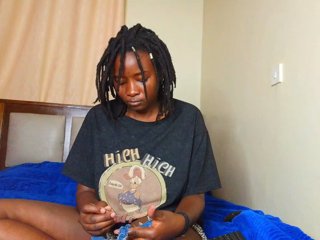 Pretty-Titties's Live Webcam