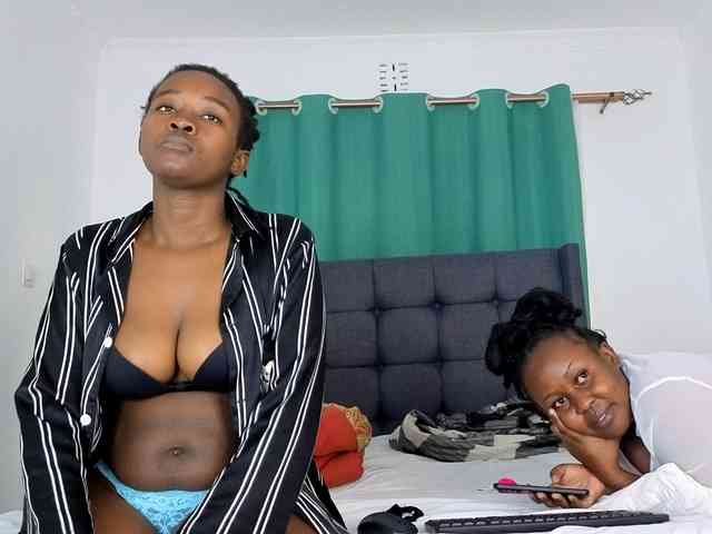 Pretty-Titties webcam