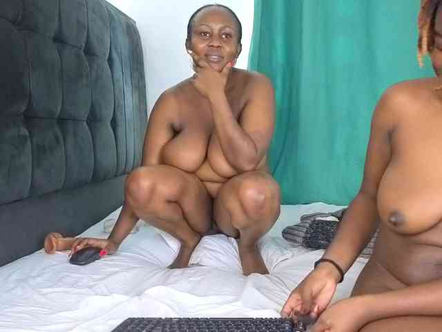 Pretty-Titties webcam