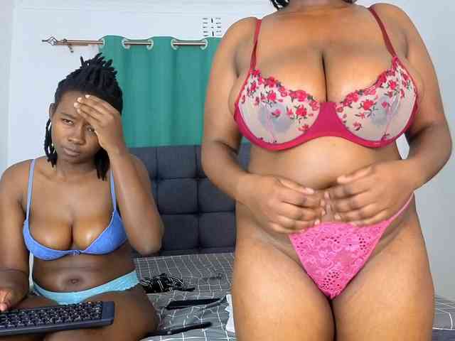 Pretty-Titties webcam