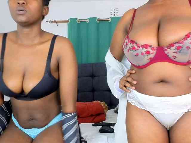 Pretty-Titties webcam