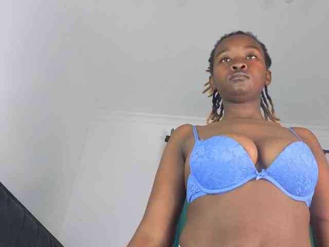 Pretty-Titties webcam