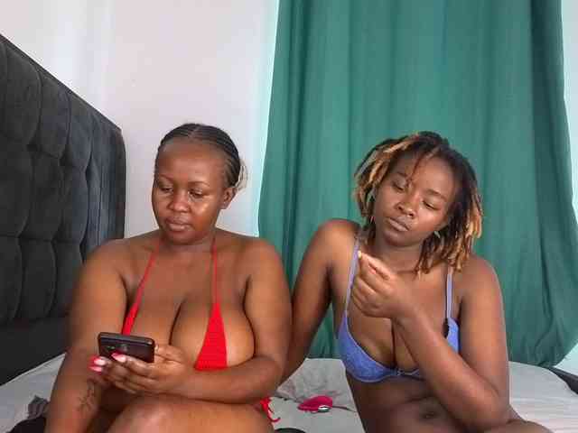 Pretty-Titties webcam