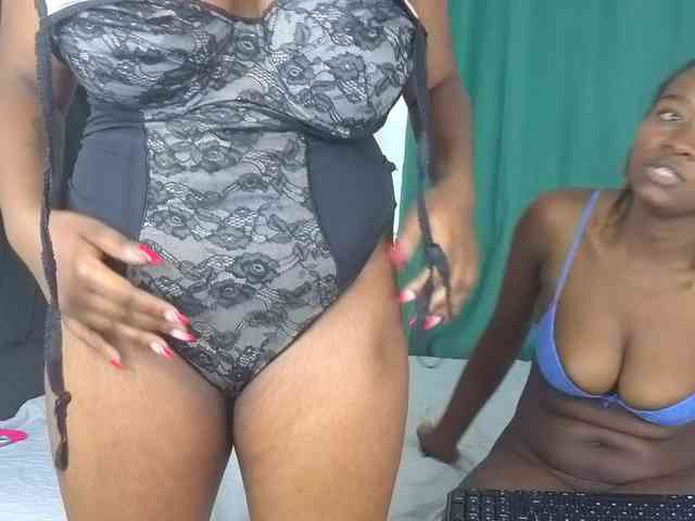 Pretty-Titties webcam