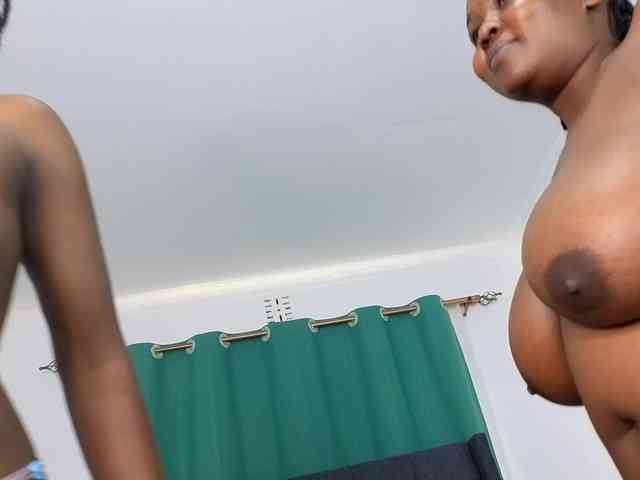 Pretty-Titties webcam