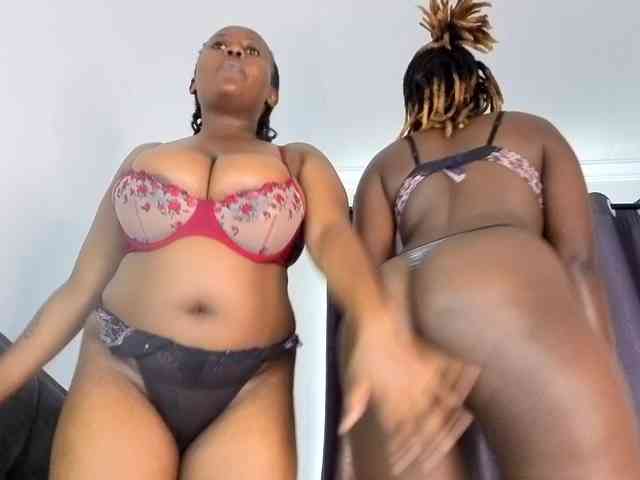 Pretty-Titties webcam