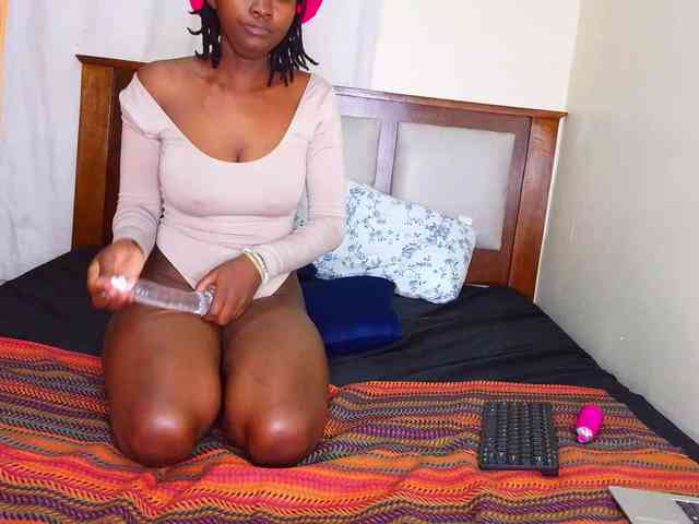 Pretty-Titties webcam