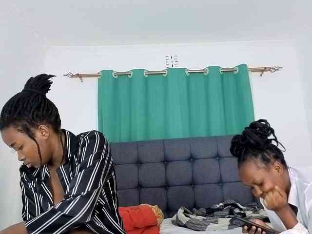 Pretty-Titties webcam