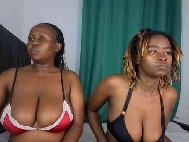 Pretty-Titties webcam
