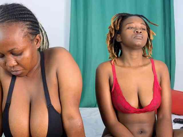 Pretty-Titties webcam