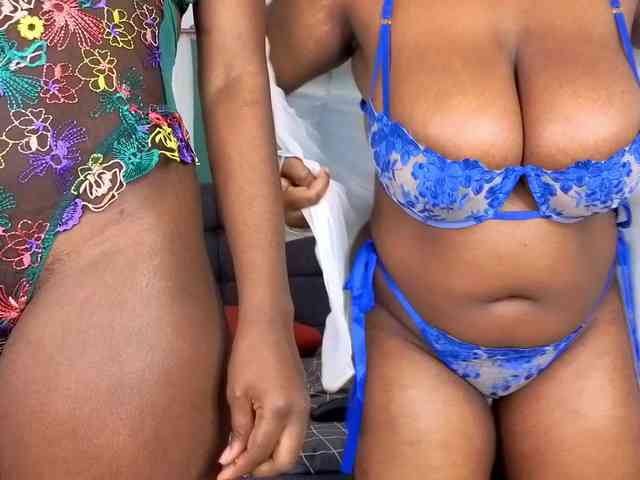 Pretty-Titties webcam