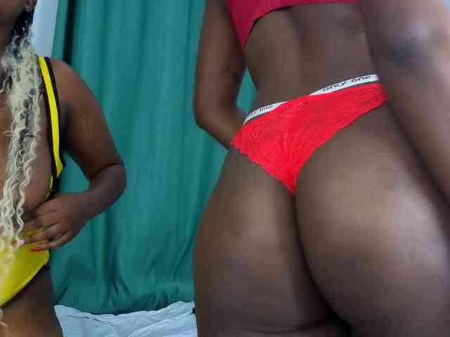 Pretty-Titties webcam