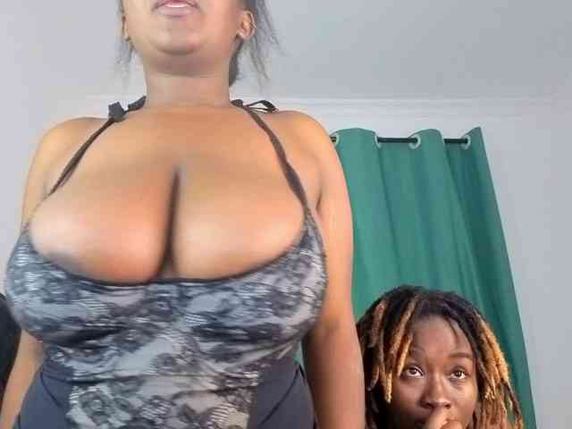 Pretty-Titties webcam