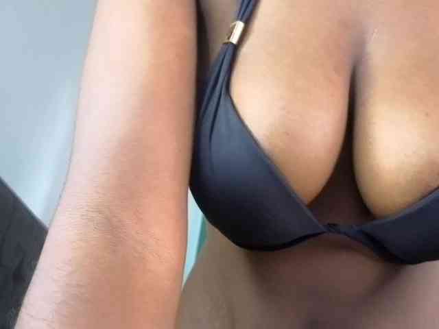 Pretty-Titties webcam