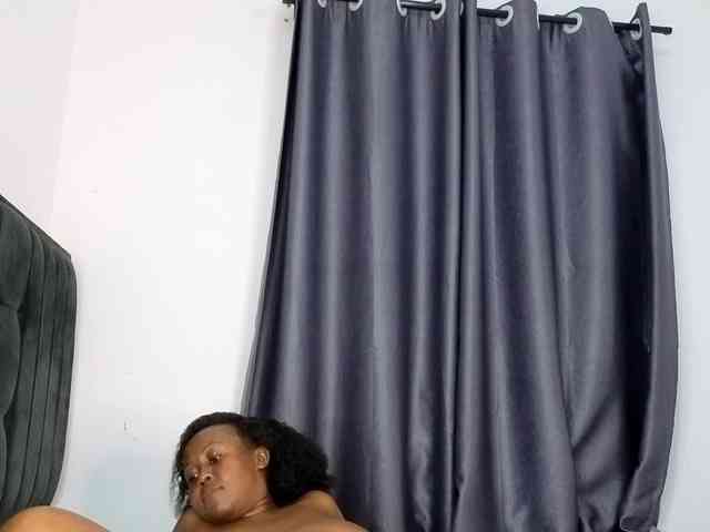 Pretty-Titties webcam