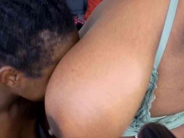 Pretty-Titties webcam