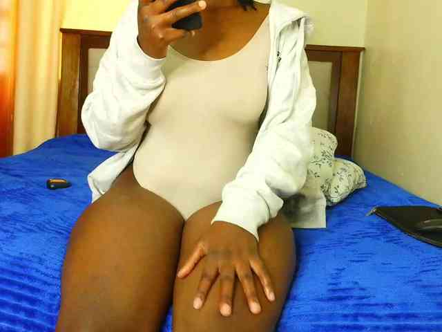 Pretty-Titties webcam