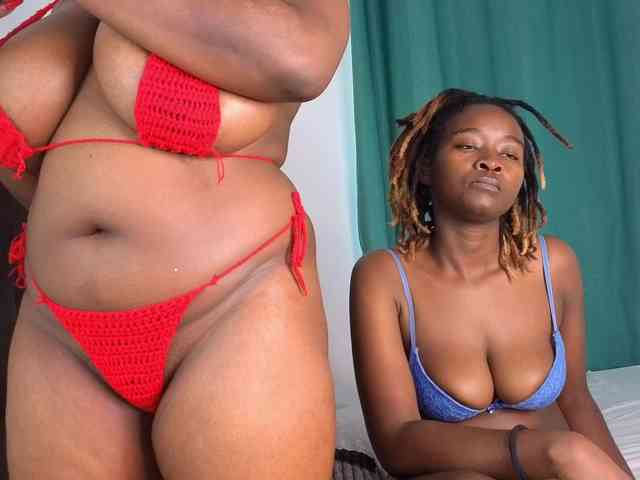 Pretty-Titties webcam