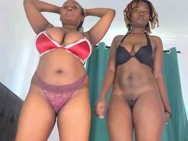 Pretty-Titties webcam