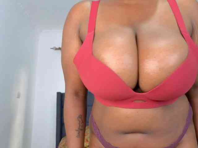 Pretty-Titties webcam