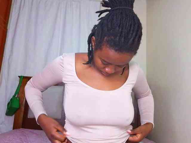Pretty-Titties webcam