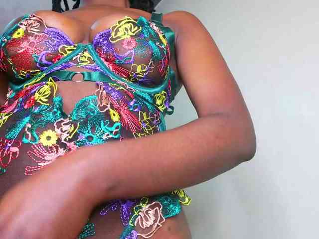 Pretty-Titties webcam