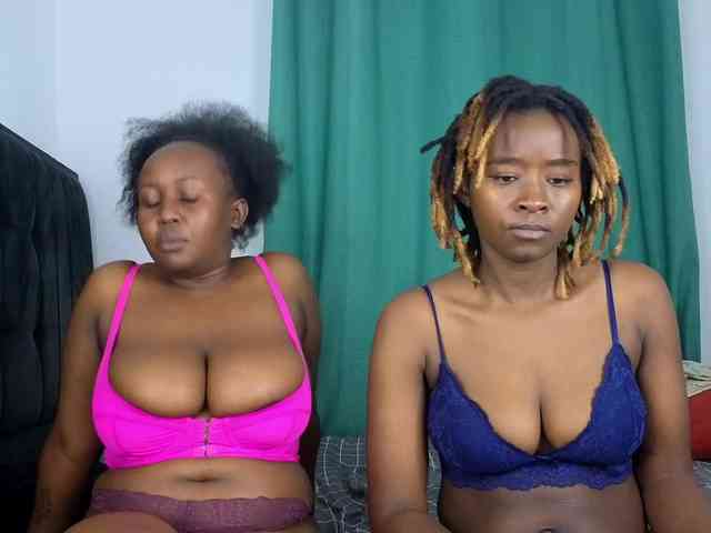 Pretty-Titties webcam