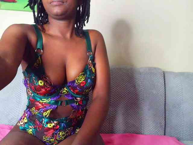Pretty-Titties webcam