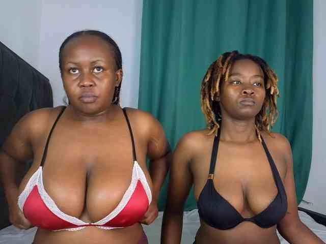 Pretty-Titties webcam