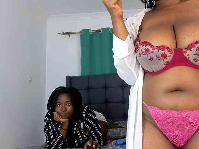 Pretty-Titties webcam