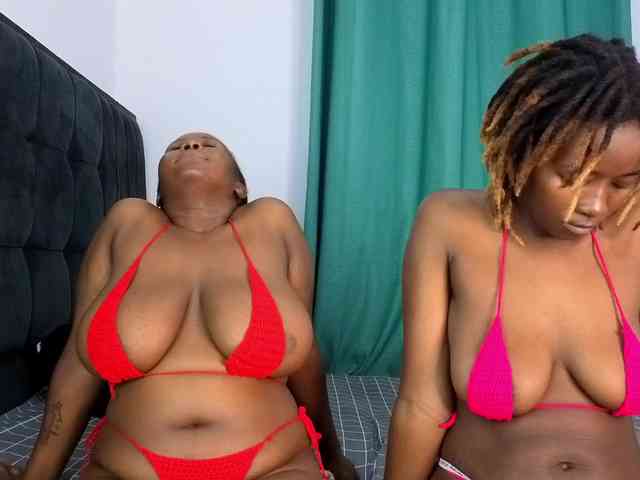 Pretty-Titties webcam