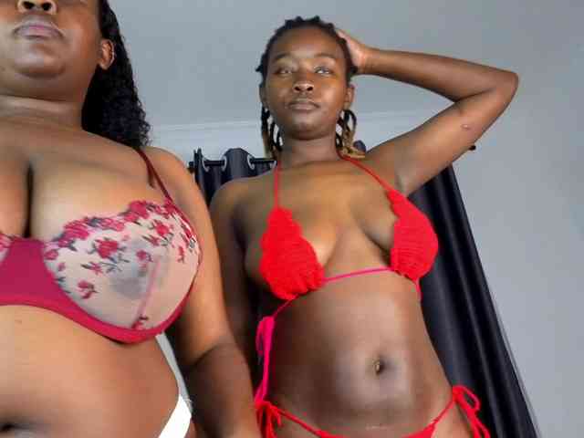 Pretty-Titties webcam